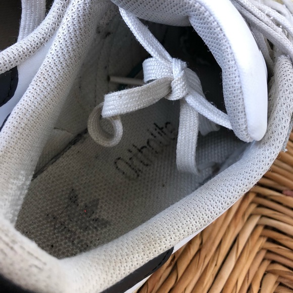 Adidas Superstar Sneakers Sz 6 - Picture 12 of 13